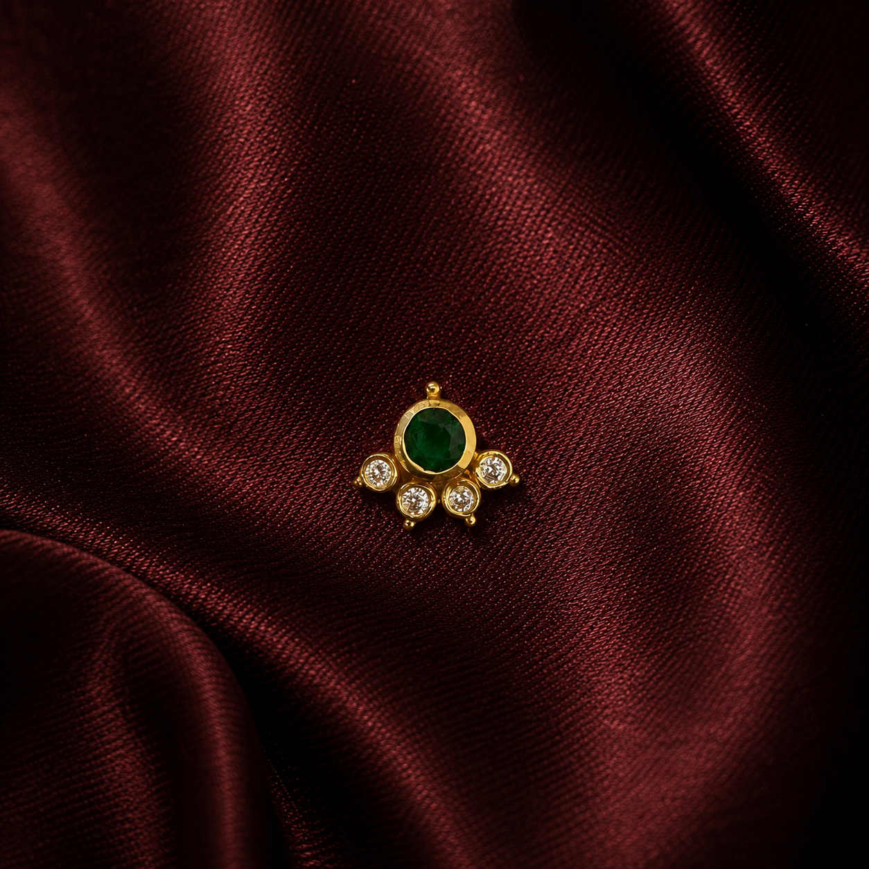 Besari Mooguthi Stick On [green & white]